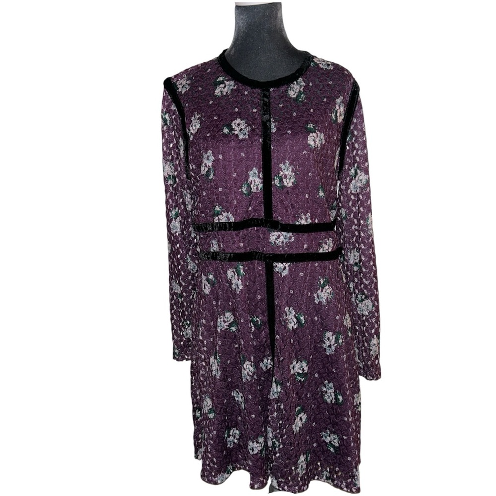 Xhilaration sturdy stretchy floral lace with velvet trim lined body